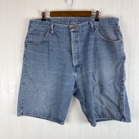 Wrangler Other - Wrangler jean shorts size 40 Reg‎ Relaxed